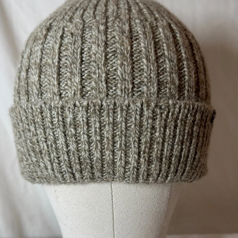 American Eagle Outfitters Tan/Cream Ribbed Beanie. OS.